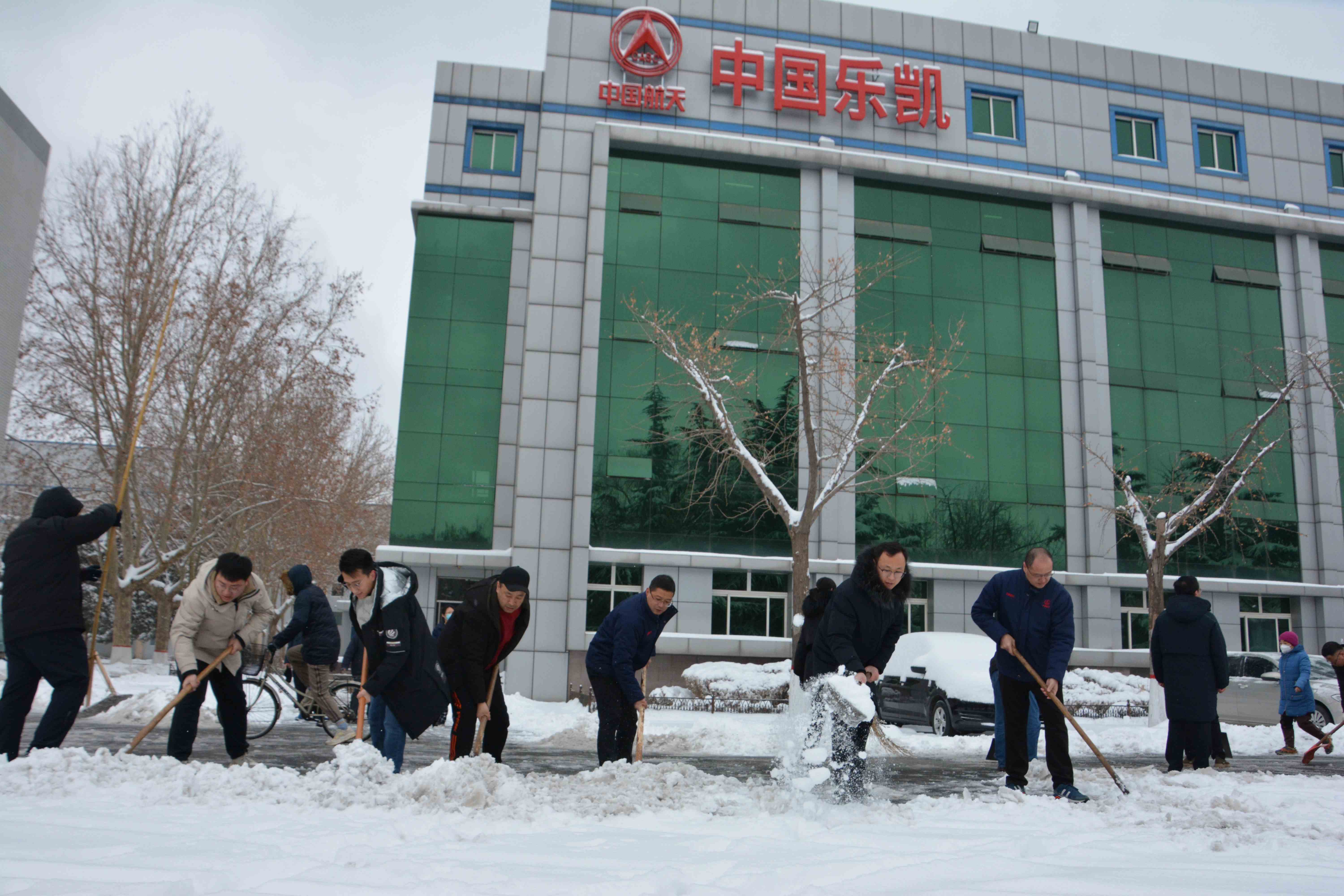 吹響掃雪除冰“集結號”！迎風戰(zhàn)雪保生產